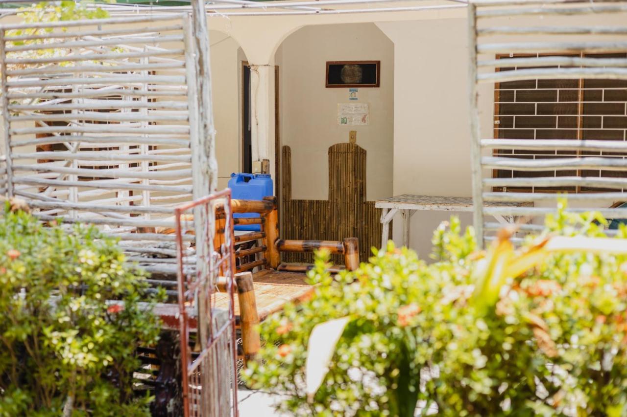 Puerto Galera Hostel ภายนอก รูปภาพ